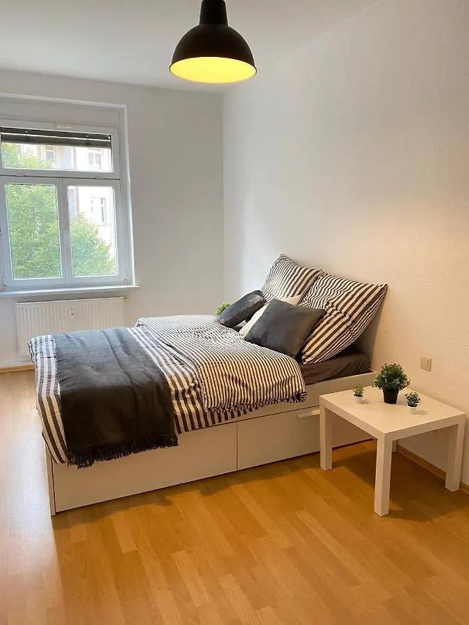 Homestay Schones Zimmer Naher Bahnhof Neustadt Dresden Zentral Wlan